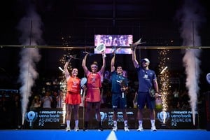 Las parejas N° 2 del circuito levantaron los trofeos en Asunción. Foto: Premier Pádel