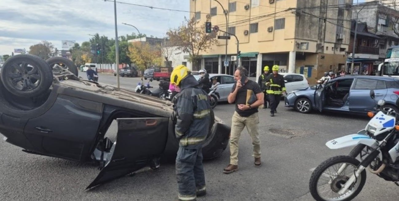 Una diputada santafesina protagonizó un choque con vuelco en Rosario
