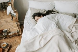 Los espejos frente al lecho pueden alterar tu descanso nocturno.