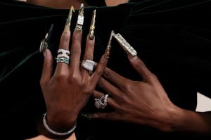 Detalle de las uñas de Cynthia Erivo en la 97.ª edición de los Premios Óscar. REUTERS/Mario Anzuoni