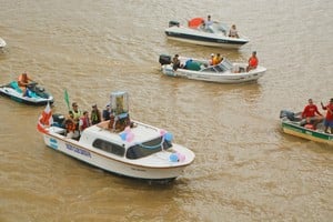 La imagen de la Virgen de Guadalupe navegará por el río este domingo. Foto: Gentileza