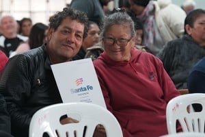 “Estamos contentos por lo realizado junto a los vecinos de Santa Teresita, pero sabemos que son más de 500 las familias que esperan su escritura y nuestro compromiso es llegar a todas”.