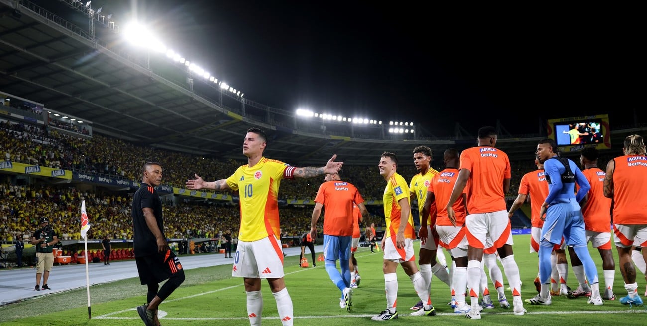 Colombia presentó su prelista con ocho jugadores del fútbol argentino y Roger Martínez explotó contra Lorenzo