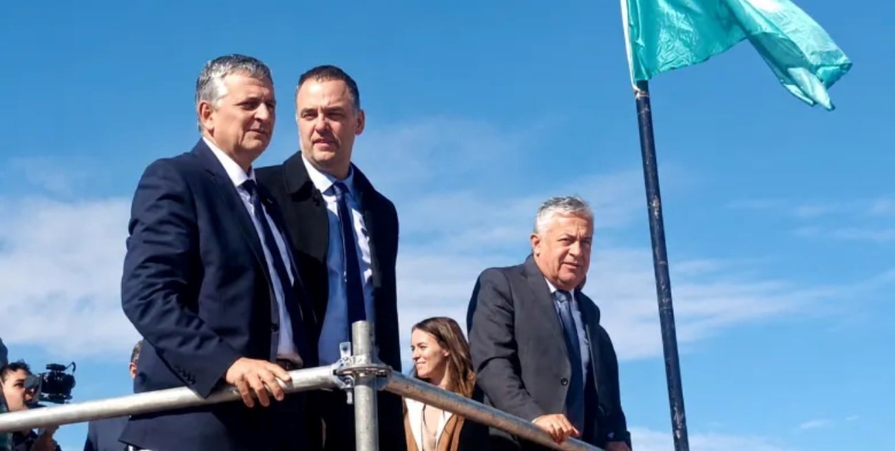 Sin sesión en Diputados, Adorni inauguró en Mendoza un parque fotovoltaico