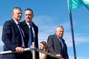 Horario Marín, titular de YPF; Manuel Adorni, jefe de Gabinete de Nación; y Alfredo Cornejo, gobernador de Mendoza.