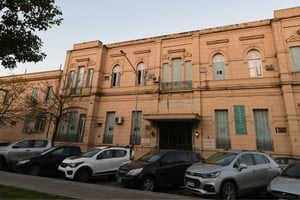 El hombre permanece internado en estado crítico en el Hospital Cullen. Crédito: Manuel Fabatía.