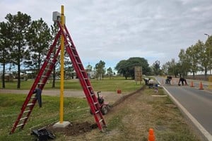 También comenzó el montaje de dispositivos de control de velocidad en la Ruta 13.