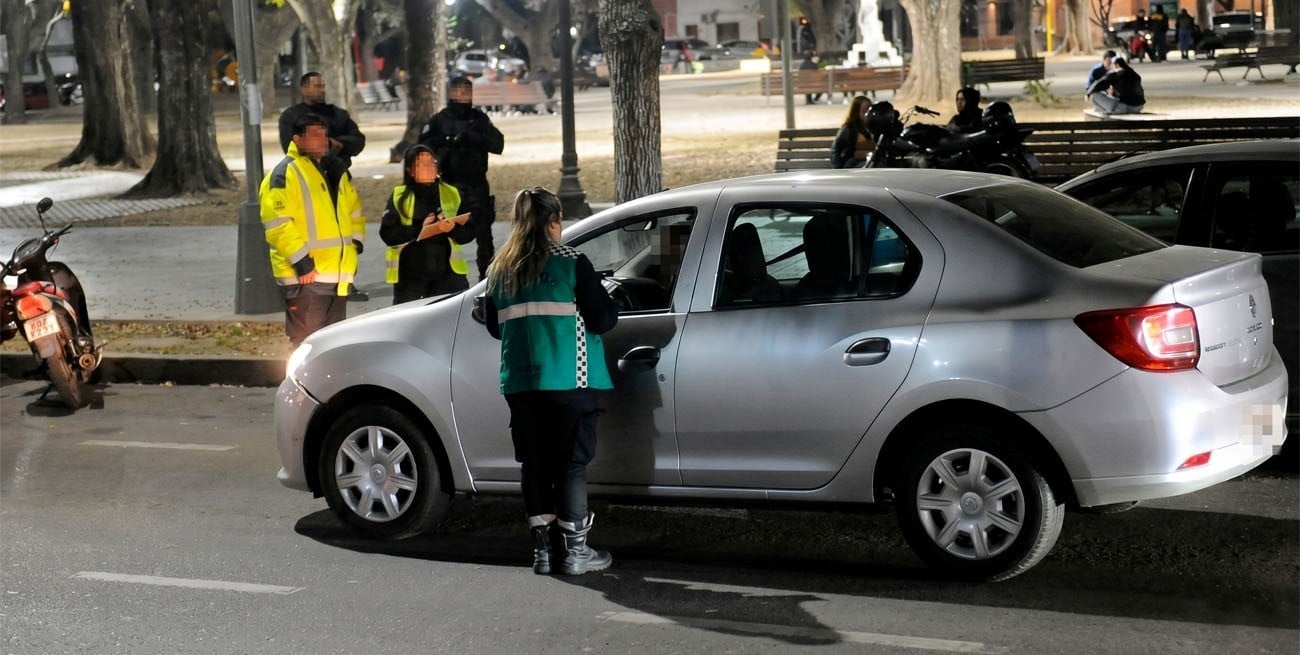Críticas al operativo de control que terminó con un hombre internado por descompensación