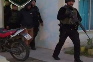 Personal del GOE trasladó al hombre peruano a la cárcel de Las Flores. Foto: El Litoral