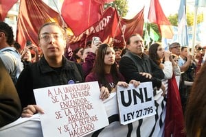 La última marcha universitaria del pasado martes 12 sumó tensión a un conflicto que espera la resolución de la Corte Suprema. Foto: Manuel Fabatía