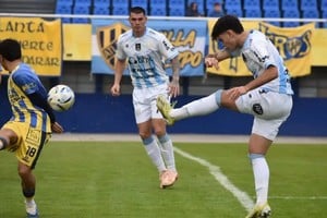 El encuentro comenzó con una señal de alarma para Atlético. 