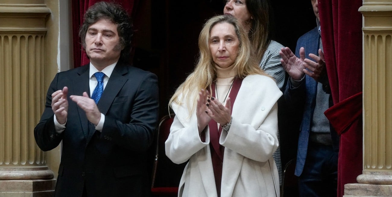 Milei mantiene la defensa de Adorni, resalta la baja de la inflación y potencia su pelea con el periodismo

