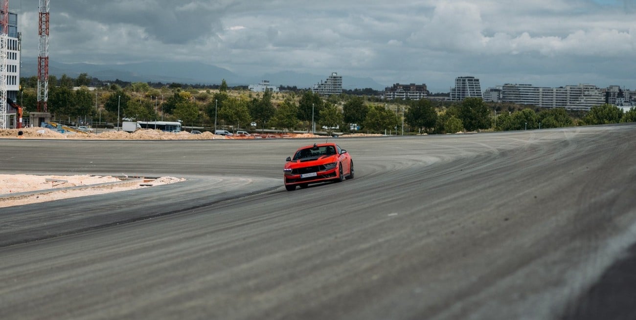Sainz estrenó el Madring, el nuevo circuito de Madrid que debutará en la Fórmula 1