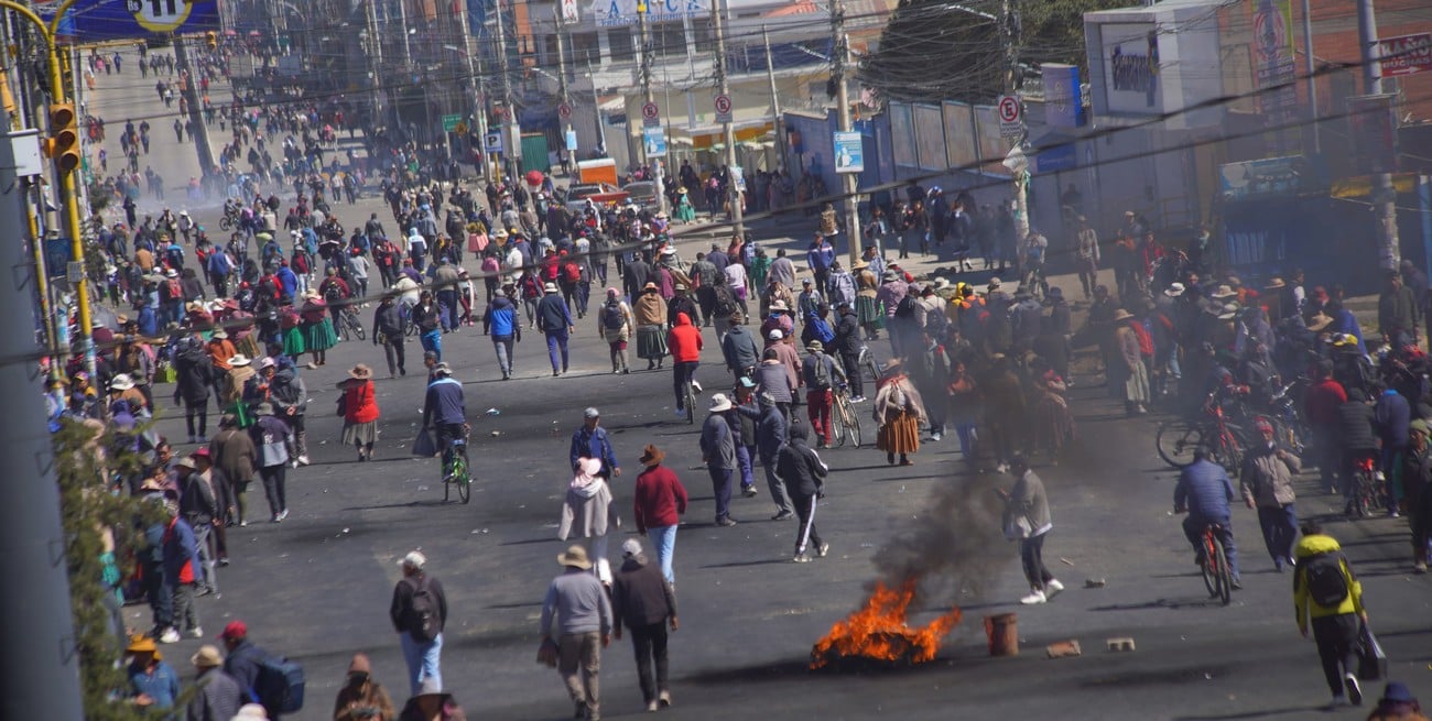 Crisis en Bolivia: bloqueos, desabastecimiento y presión social contra Rodrigo Paz Pereira