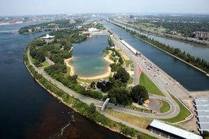 El trazado Gilles Villeneuve, con su superficie reacondicionada y baja abrasión, plantea un desafío único para las escuderías, requiriendo ajustes continuos en cada sesión.