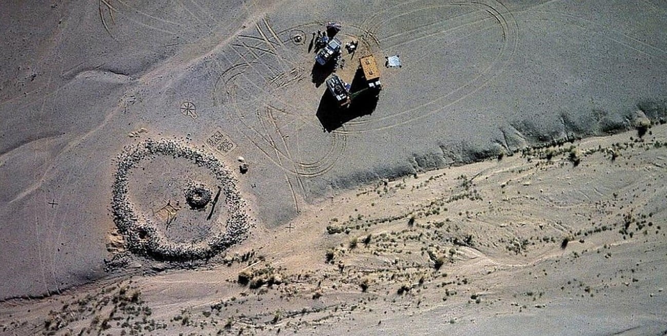 Con imágenes satelitales: arqueólogos hallaron 260 mega tumbas en el desierto de Sahara
