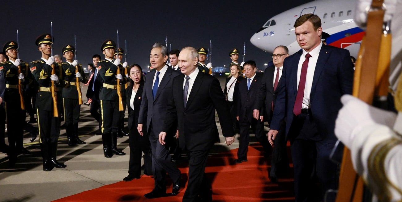 Vladimir Putin llegó a China para reforzar lazos con Xi Jinping en medio de tensiones globales