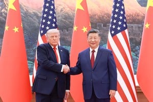 El presidente chino, Xi Jinping, mantiene conversaciones con el presidente estadounidense, Donald Trump, quien se encuentra de visita de Estado en China, en el Gran Palacio del Pueblo, en Beijing el 14 de mayo. Crédito: Xinhua/Ding Lin