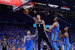 El gigante galo hizo de las suyas en la NBA. Reuters.