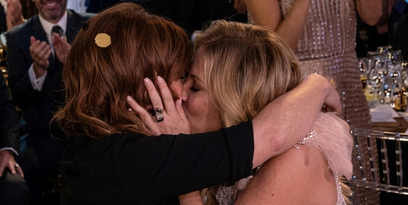 Nancy Dupláa y Carla Peterson a los besos en los Martín Fierro 2026