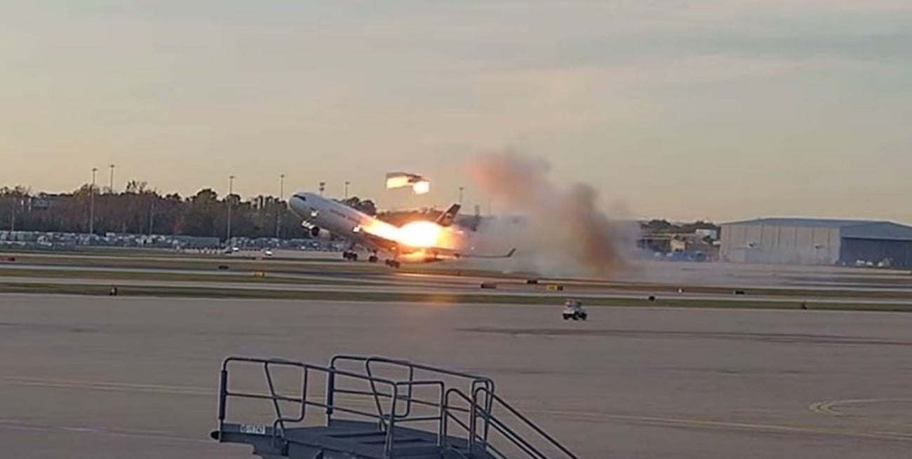 Se conocieron las impactantes imágenes de una tragedia aérea en Estados Unidos ocurrida en 2025