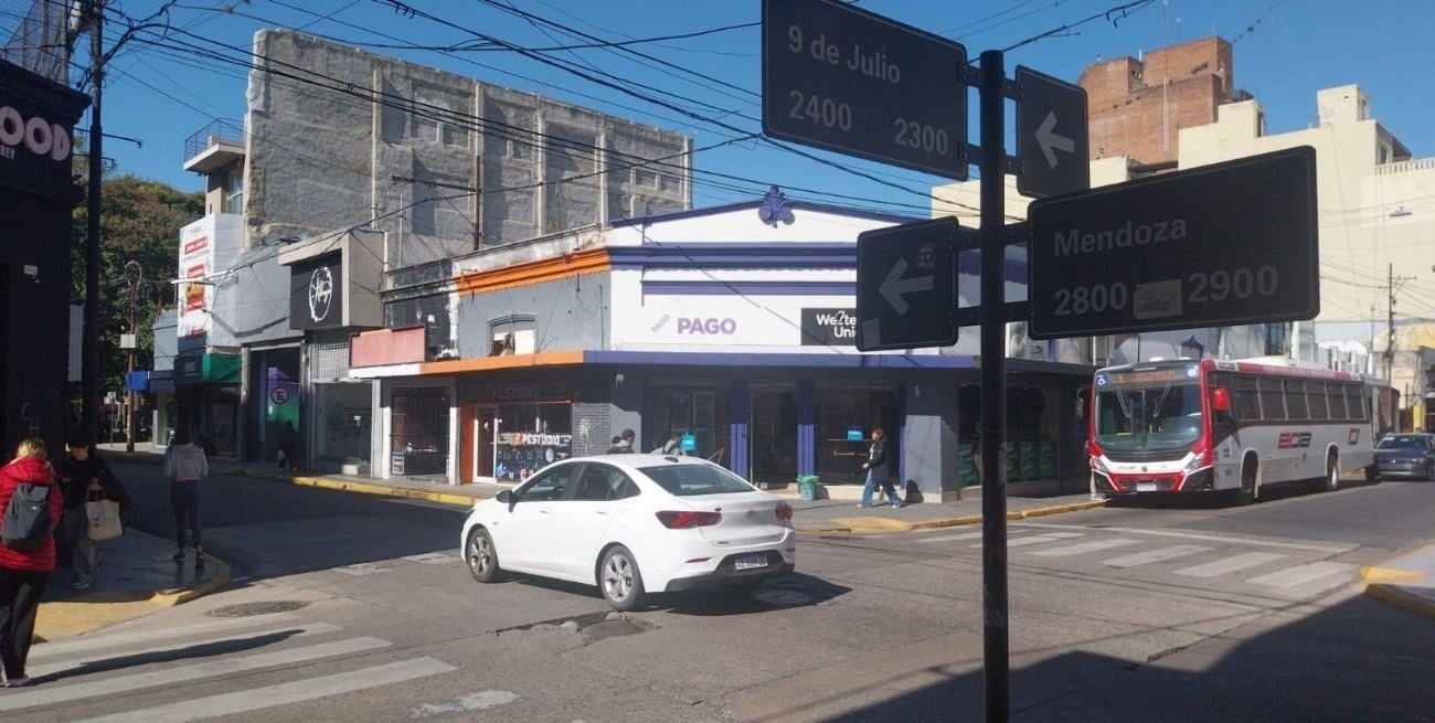 Golpearon a una inspectora municipal en pleno centro de Santa Fe