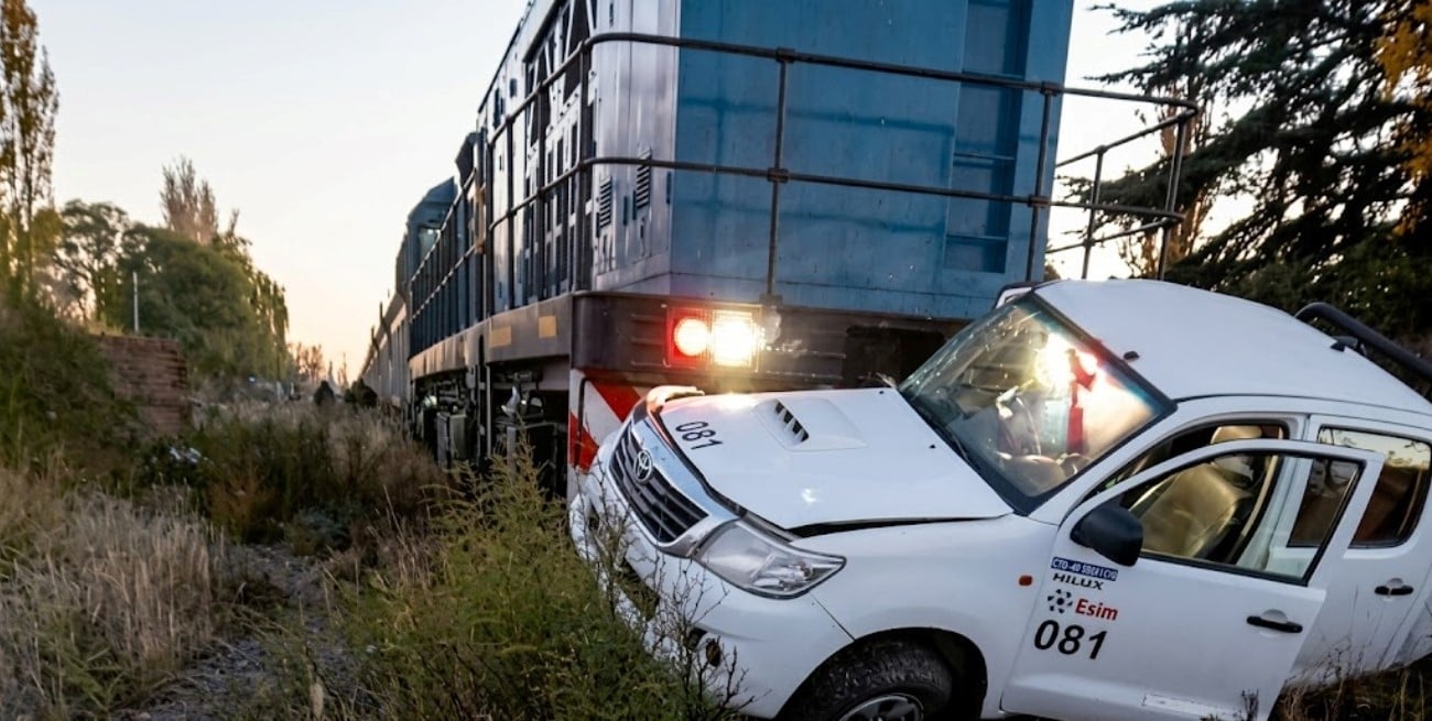 Un tren de carga chocó contra una camioneta en Luján de Cuyo