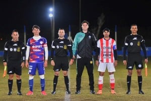 Árbitros y capitanes.