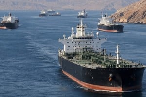 El bloqueo parcial del Estrecho de Ormuz ya comenzó a tener efectos sobre los mercados energéticos y financieros.
