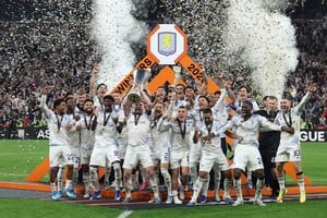 El festejo del Aston Villa con la UEFA Europa League. Crédito: REUTERS/Umit Bektas