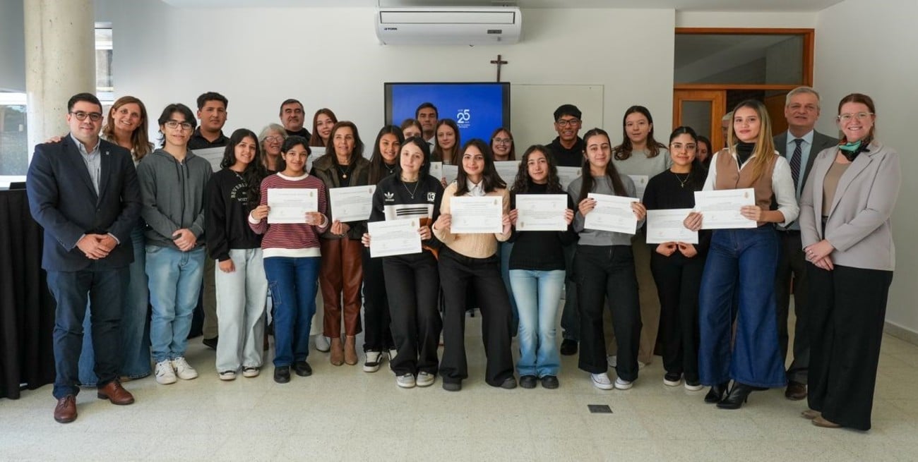 La UCSF entregó las Becas Monseñor Zazpe en Reconquista
