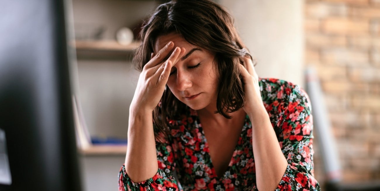 Dolor de cabeza frecuente: cuándo consultar y qué señales no deberías pasar por alto