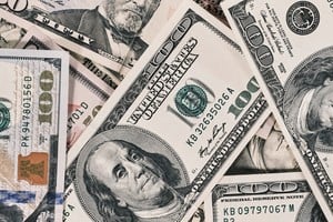 El dólar cerró con pocos cambios en bancos y leves bajas en los segmentos paralelos. 