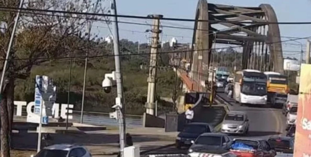 Choque en cadena sobre el puente carretero entre Santa Fe y Santo Tomé