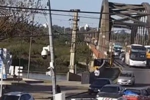 Choque en cadena en el Puente Carretero. Foto: Cámaras en vivo 24/7 de El Litoral
