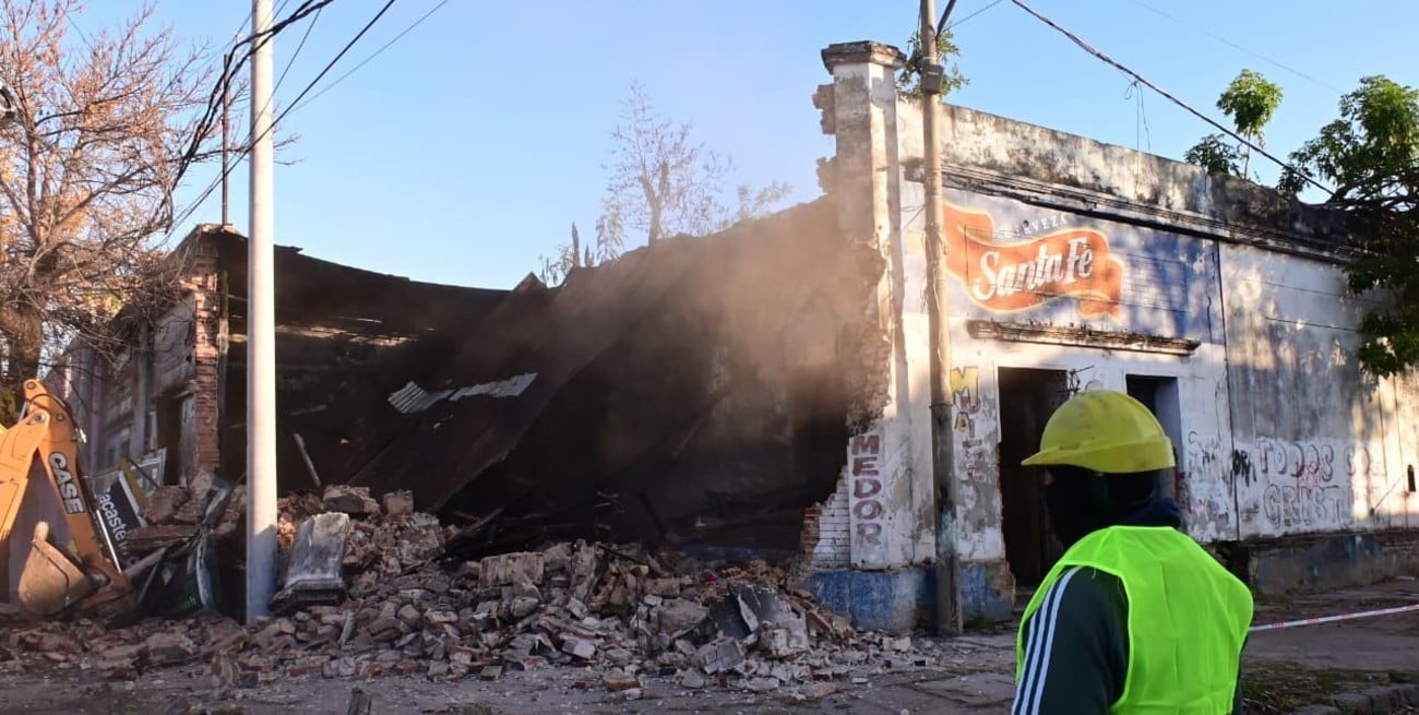 Derribaron el búnker que funcionaba en una vieja casona de Barrio Sur