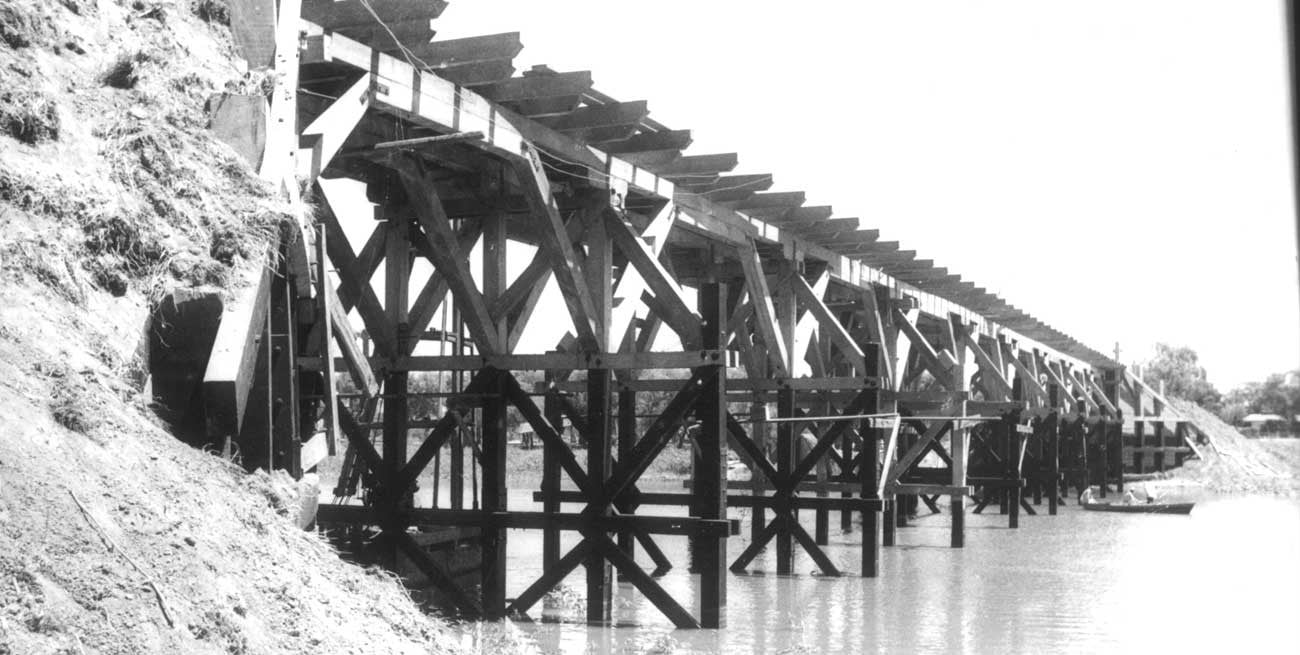 La construcción del puente “palito”; más que una solución, un emblema para Alto Verde