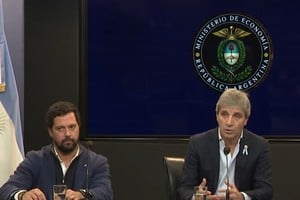 A pesar de que la recaudación lleva nueve meses de retroceso, Caputo confió en que la baja de DEX no implicará nuevos ajustes.