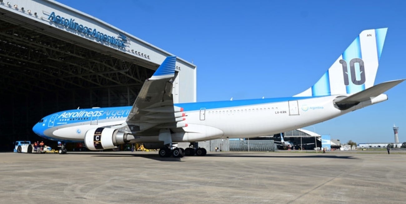 Aerolíneas Argentinas presentó el nuevo avión de la Selección y canceló la conexión Rosario-Miami