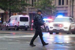 Fuerte despliegue de fuerzas federales y agentes armados en los alrededores de la Casa Blanca. Foto: Reuters