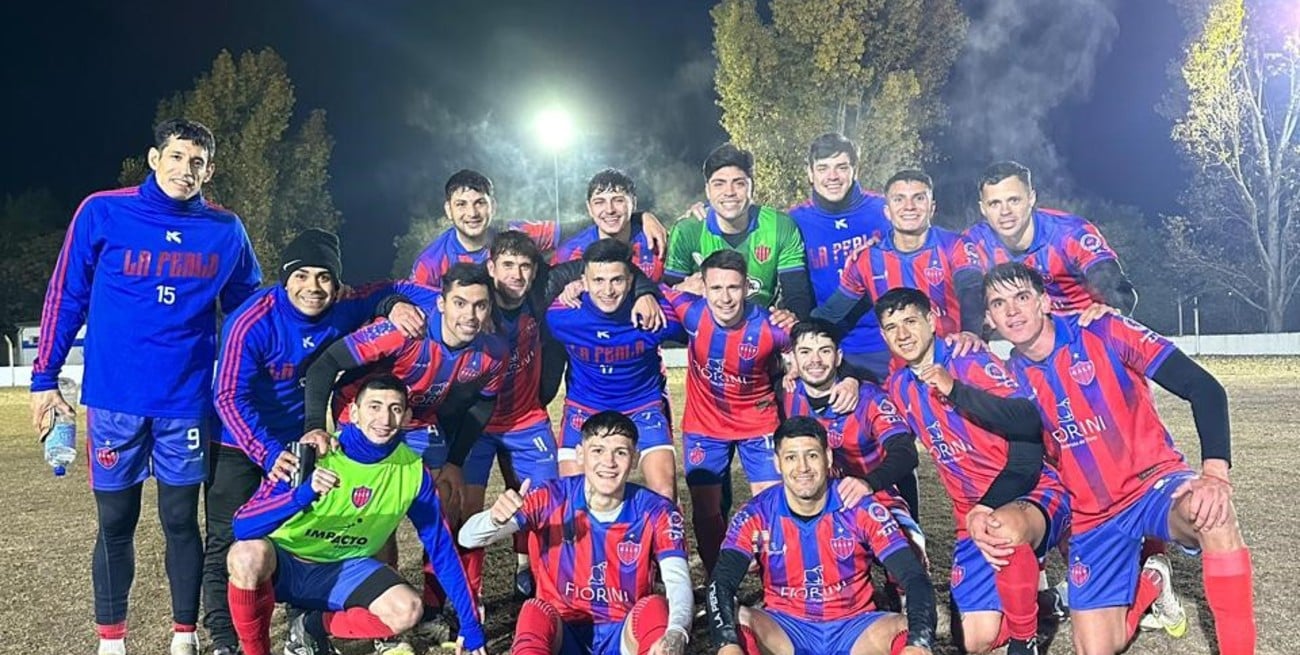 La Perla ganó en una cancha difícil y sigue en lo más alto