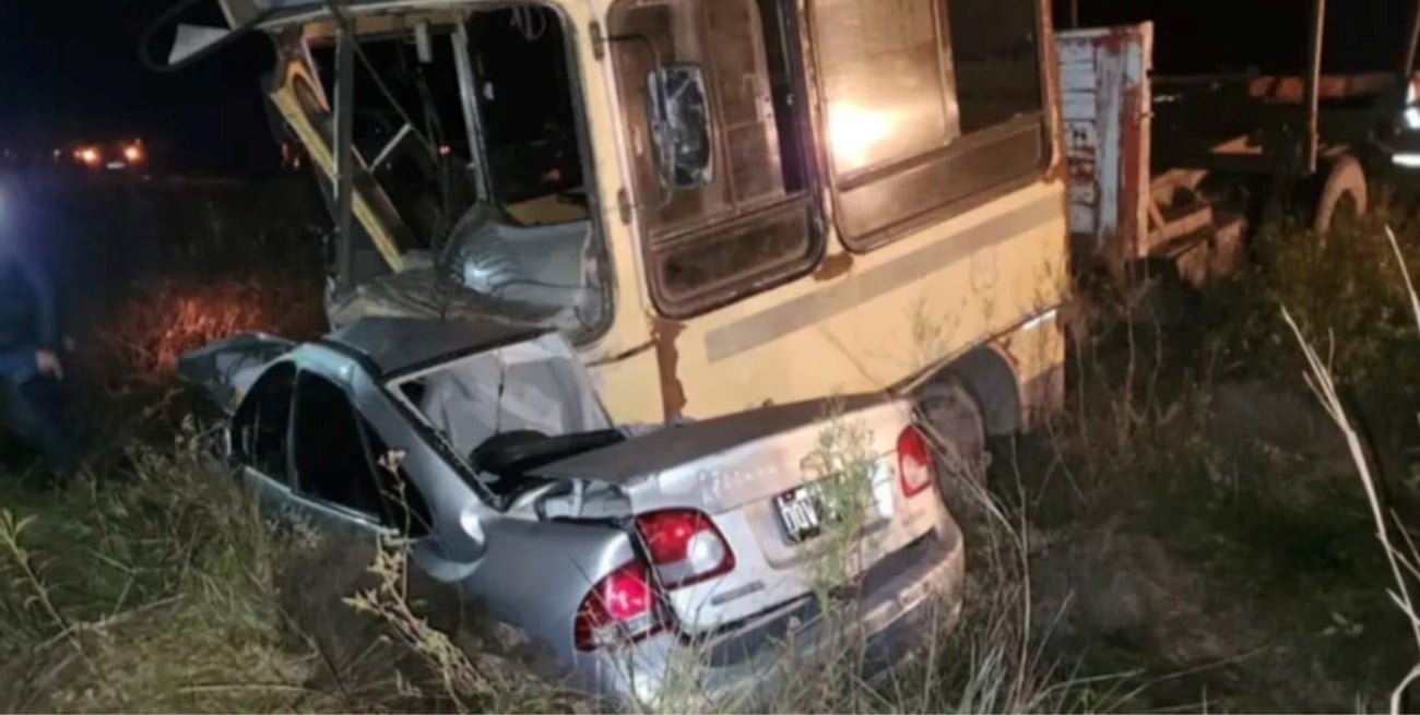 Tres muertos en un choque frontal entre un auto y un camión en Corrientes