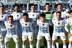 El once inicial estuvo integrado por Mayco Bergia; Agustín Solveyra, Gabriel Fernández, Fernando Ponce y Enzo Wuattier; Leonardo Flores, Juan Martín Capurro y Nahuel Cainelli; Ijiel Protti, Martiniano Moreno y Lucas Albertengo.