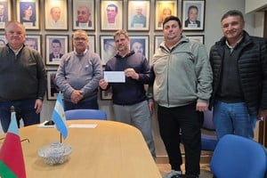 Michlig informó que ya fueron adquiridos ocho reflectores LED de 1000 watts para mejorar la iluminación del campo de deportes del Club Libertad Trinidad, los cuales serán entregados próximamente a la institución.