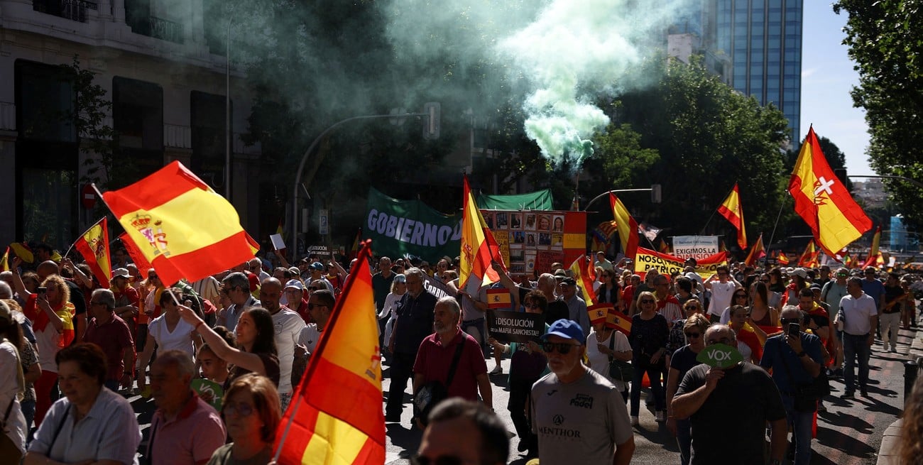 Multitudinaria marcha en Madrid contra Pedro Sánchez y el Gobierno español