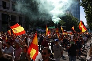 Una multitud copó las calles de Madrid para exigir la renuncia de Sánchez. Crédito: REUTERS.
