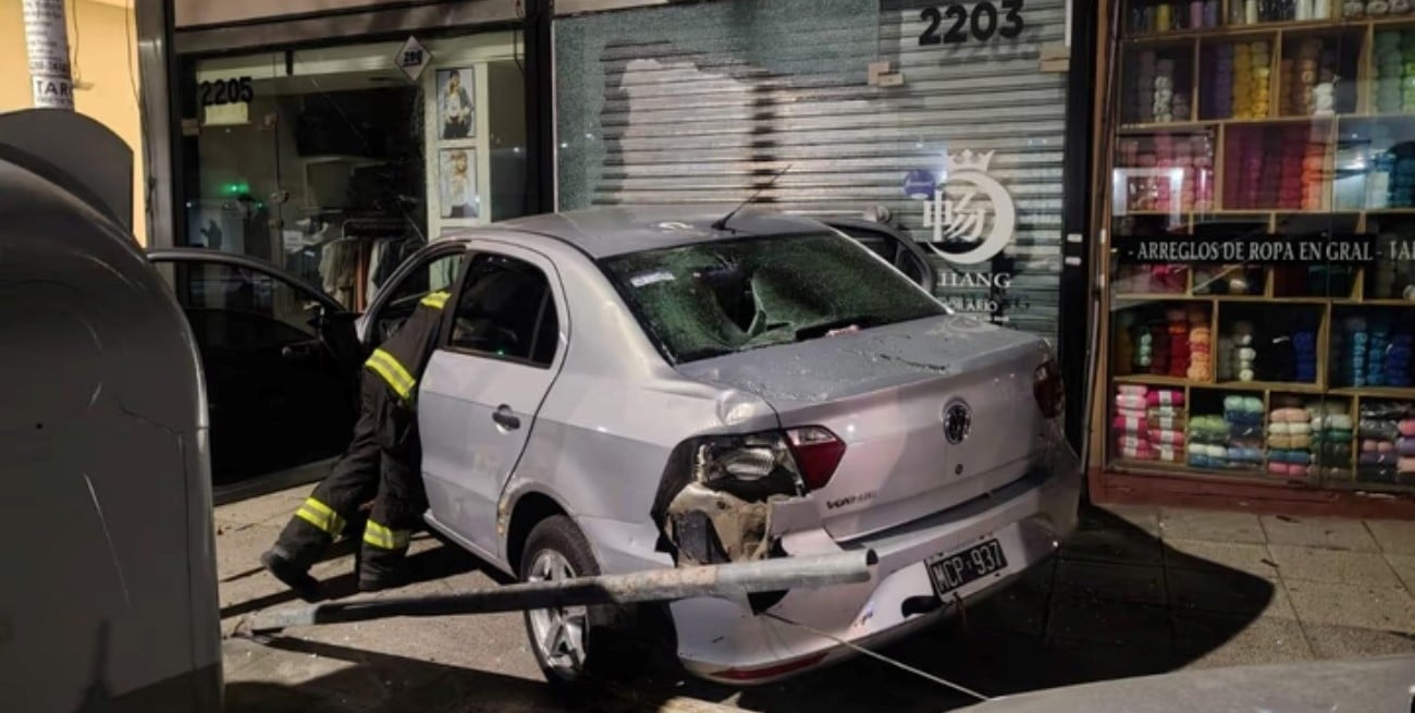 Violento choque en Belgrano: hubo heridos y destrozos en comercios