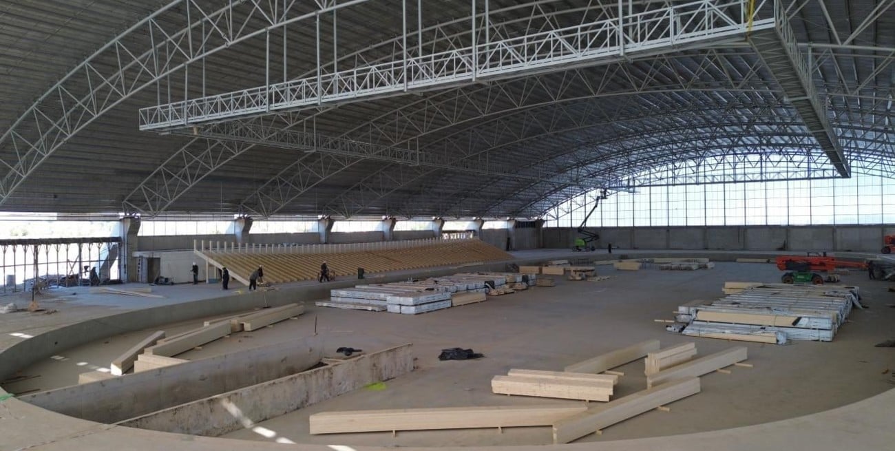 Rafaela: comenzó la instalación de la pista del velódromo para los Suramericanos