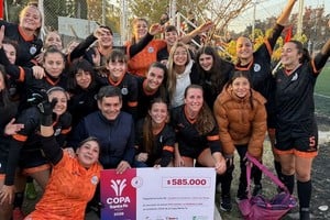 ADIUR dio vuelta la serie con autoridad y goleó 8-0 a Barrio Quinta en Rosario por la Copa Santa Fe.