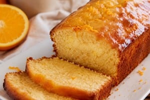 El budín de naranja suele conservarse bien durante dos o tres días
